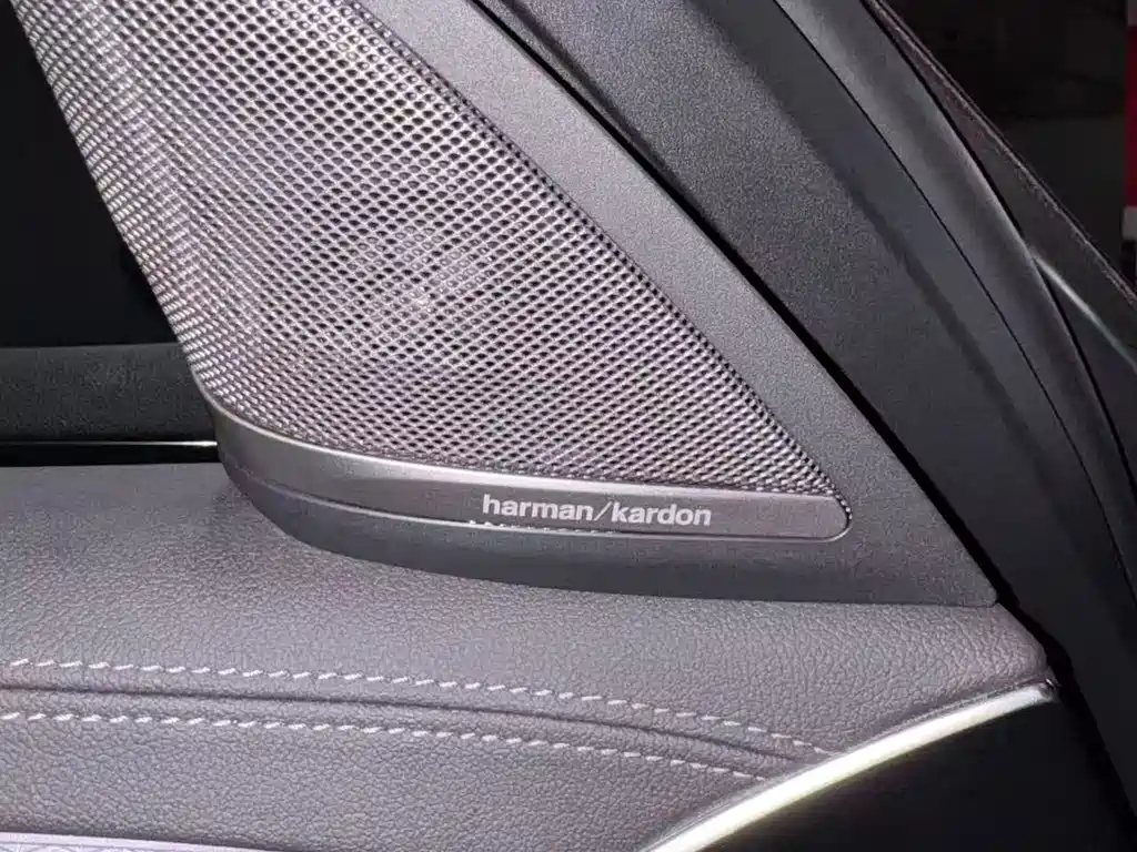 BMW 5 Series New Energy — миниатюра 5