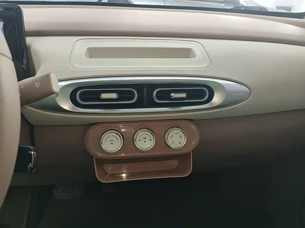 Wuling MINIEV — миниатюра 13