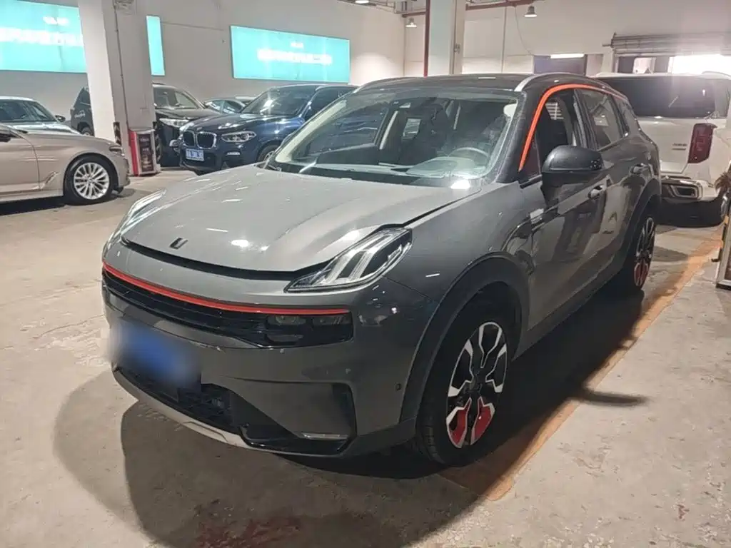Lynk & Co 06
