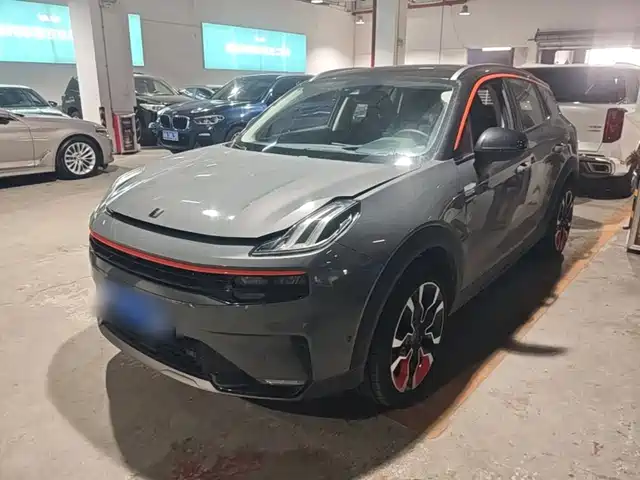 Lynk & Co 06