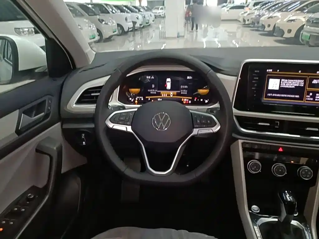 Volkswagen T-Roc — миниатюра 11