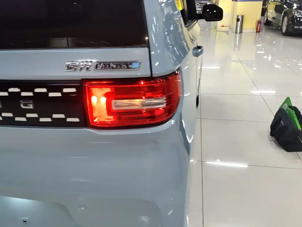 Wuling MINIEV — миниатюра 8