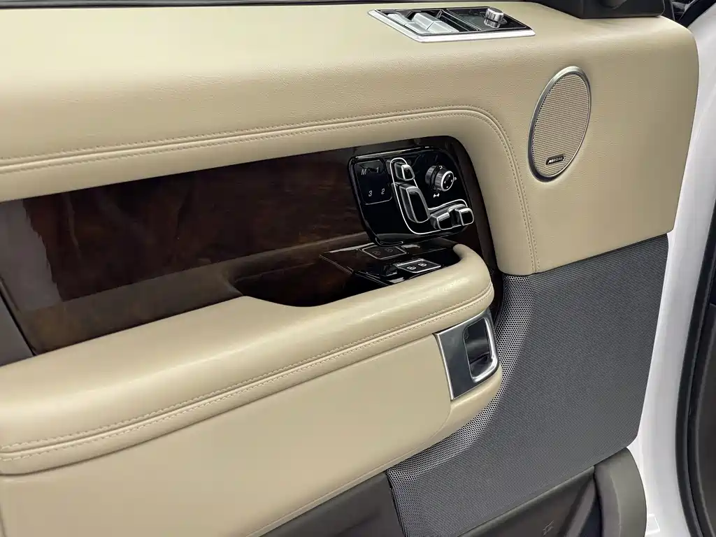 Land Rover Range Rover — миниатюра 16