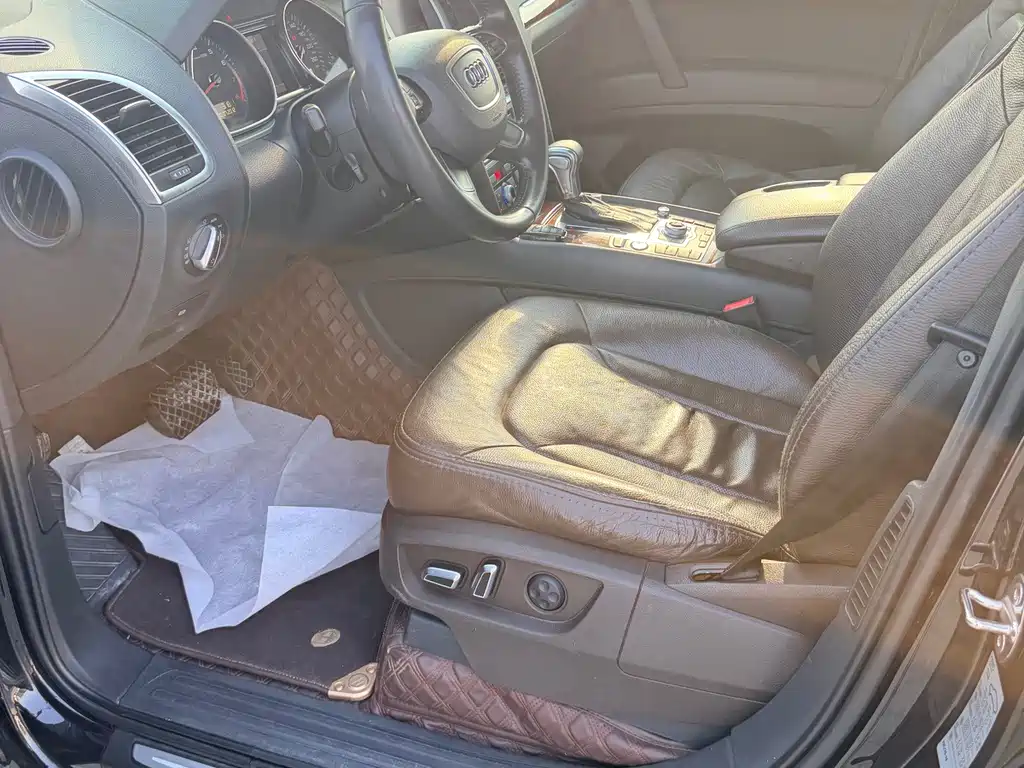 Audi Q7 — миниатюра 8