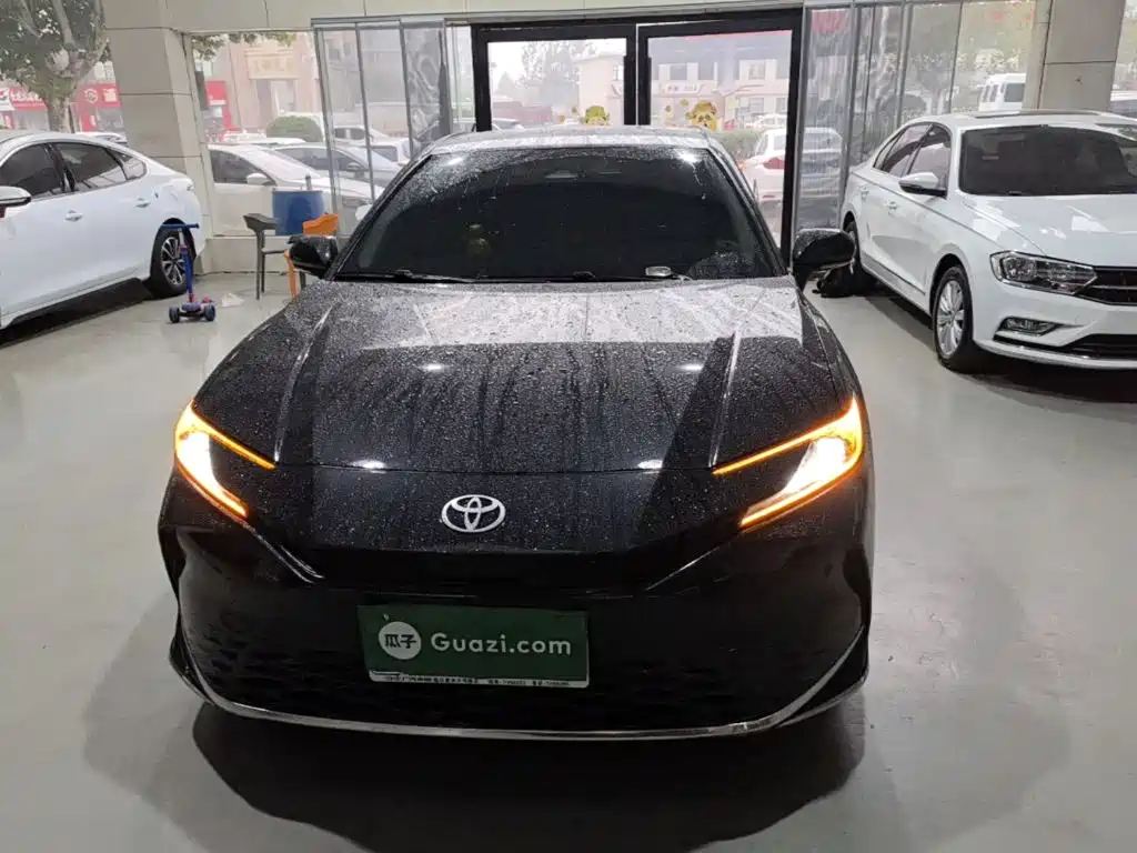 Toyota Camry — миниатюра 3