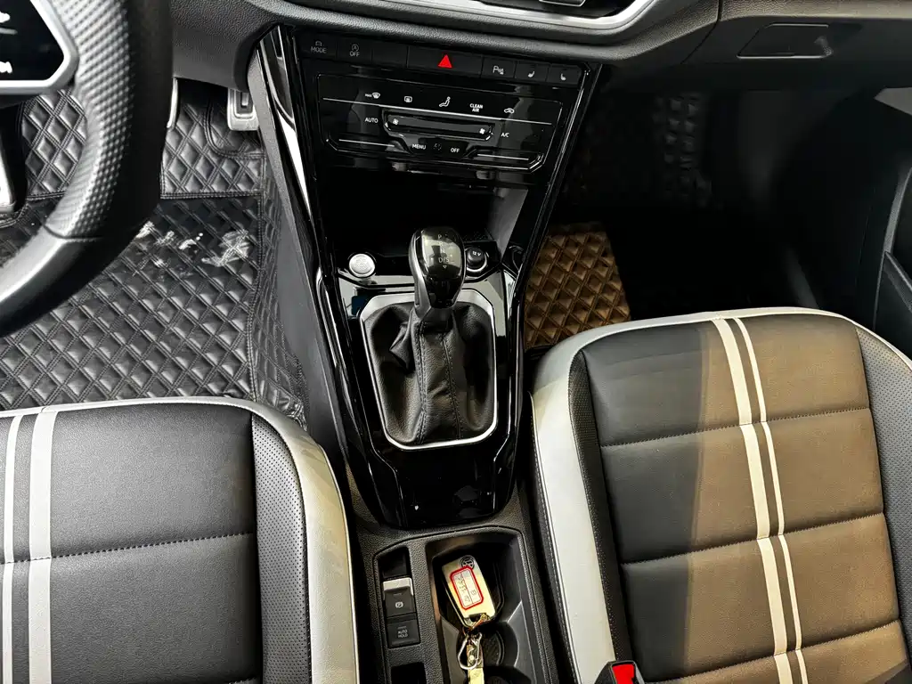 Volkswagen T-Roc — миниатюра 9