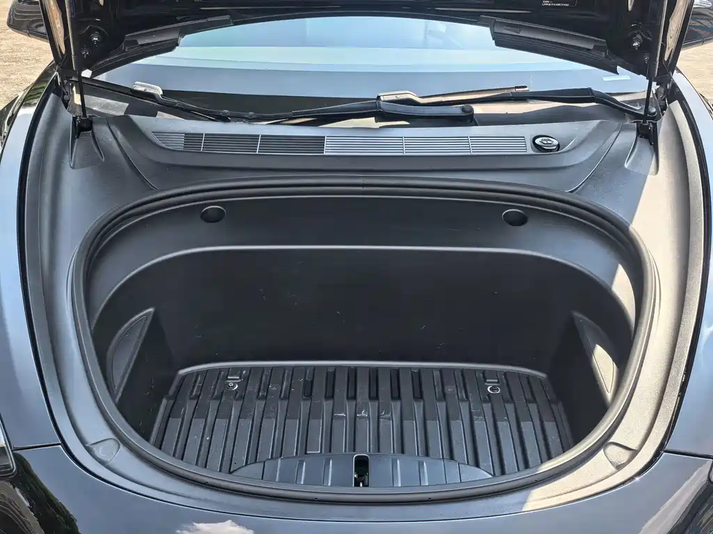 Tesla Model 3 — миниатюра 16