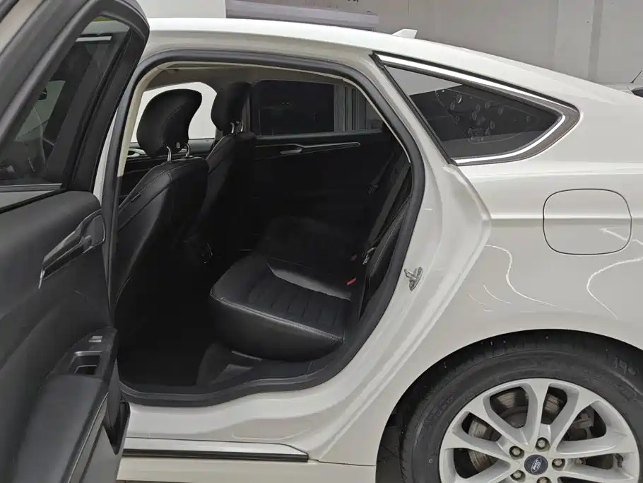 Ford Mondeo — миниатюра 11