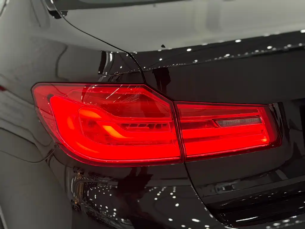 BMW 5 Series — миниатюра 15