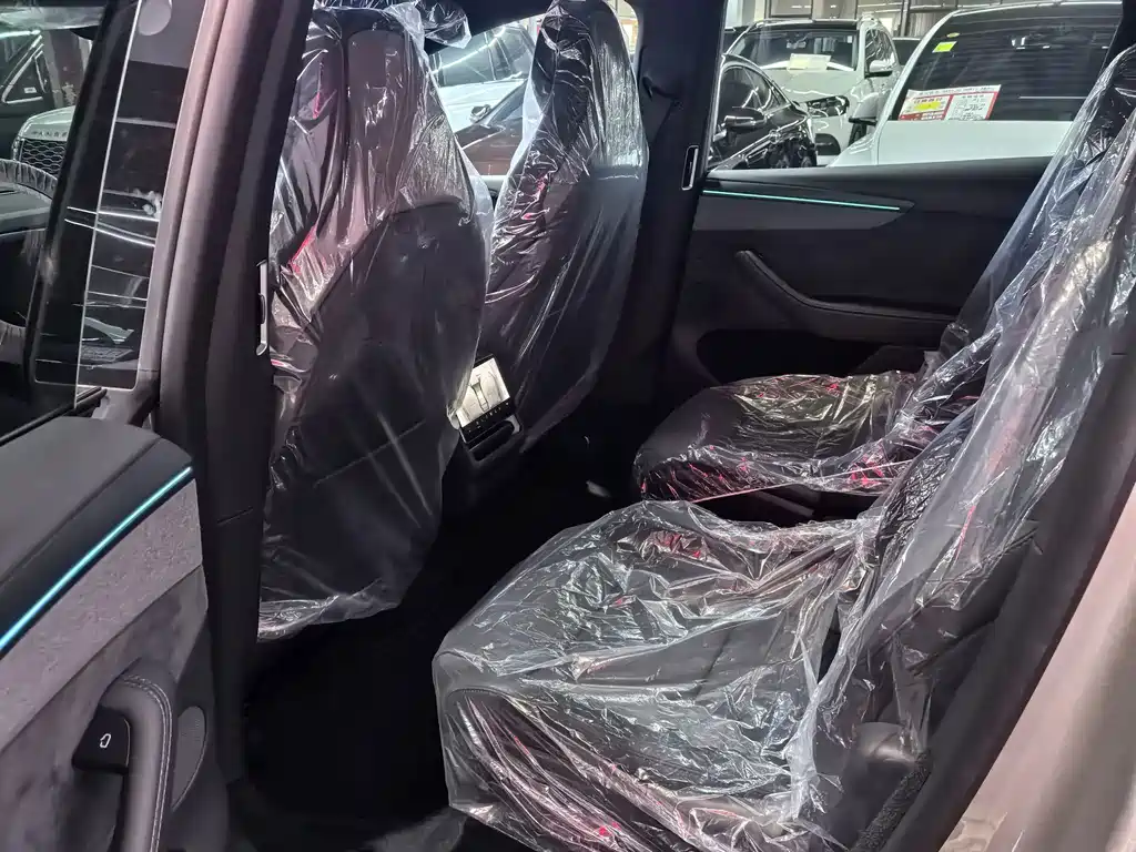 Tesla Model Y L — миниатюра 7