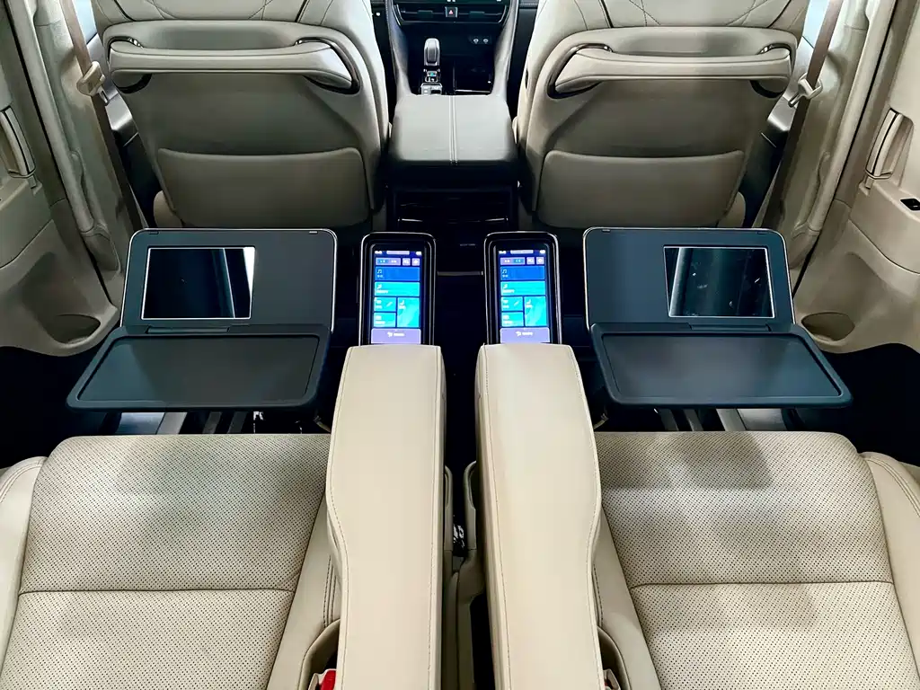 Toyota Alphard — миниатюра 25