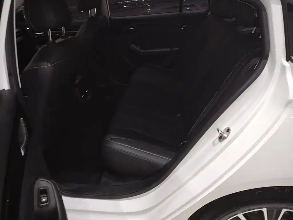Roewe i5 — миниатюра 17