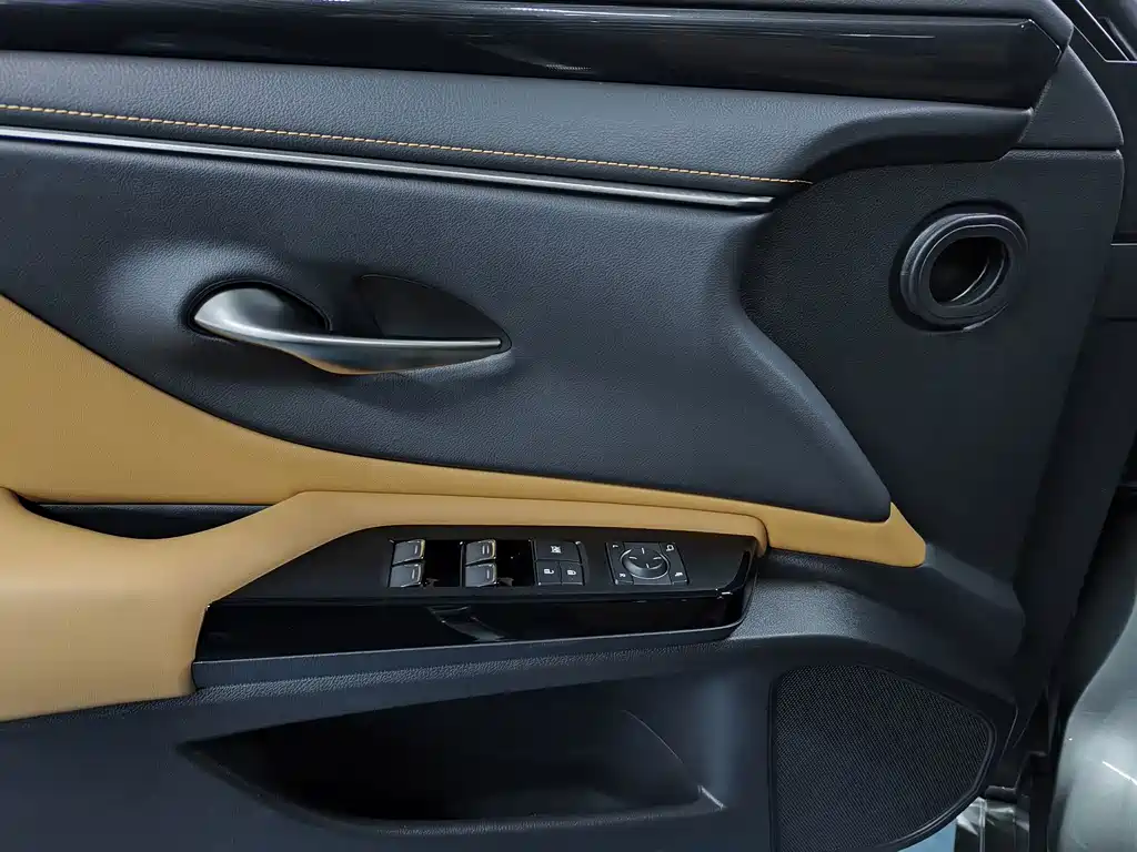 Lexus ES — миниатюра 15