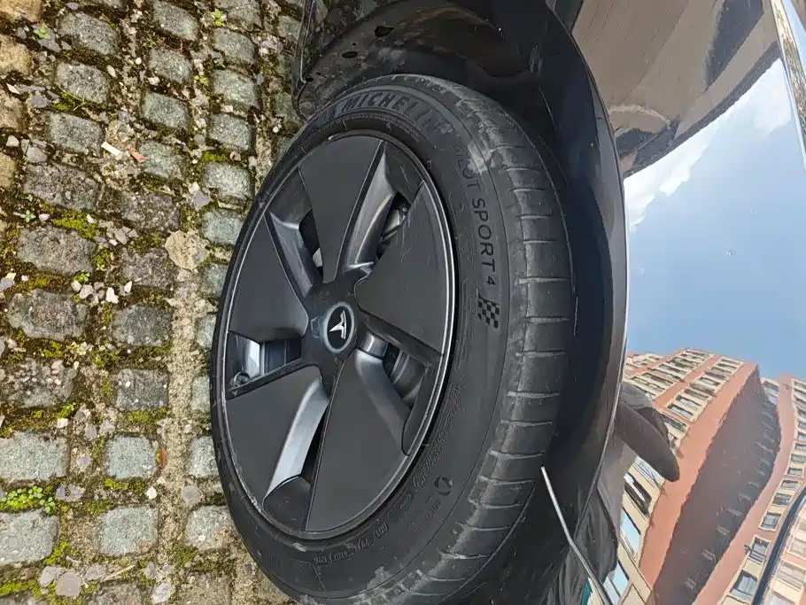 Tesla Model 3 — миниатюра 6