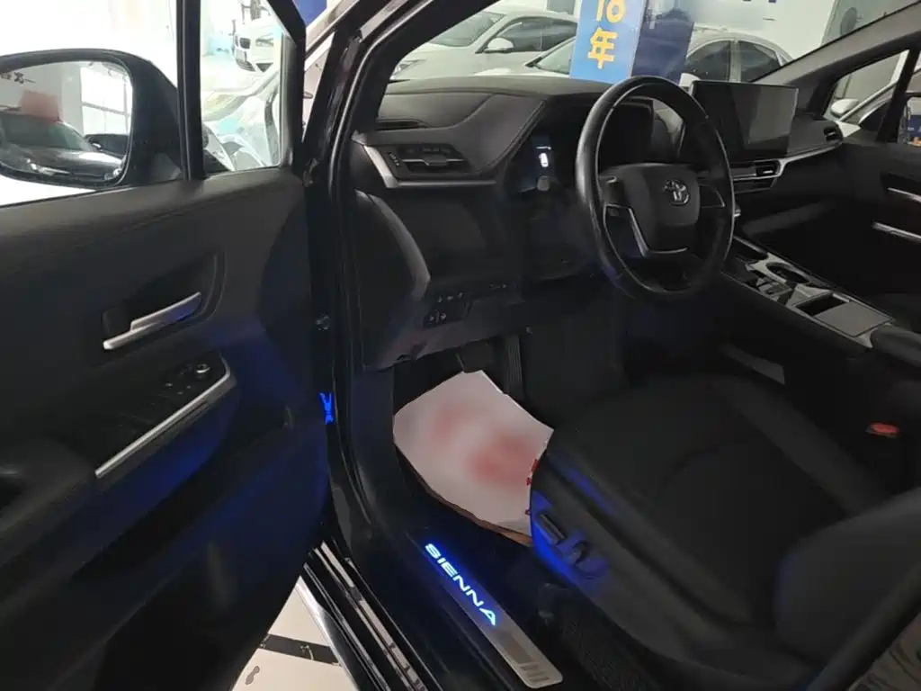 Toyota Sienna — миниатюра 16