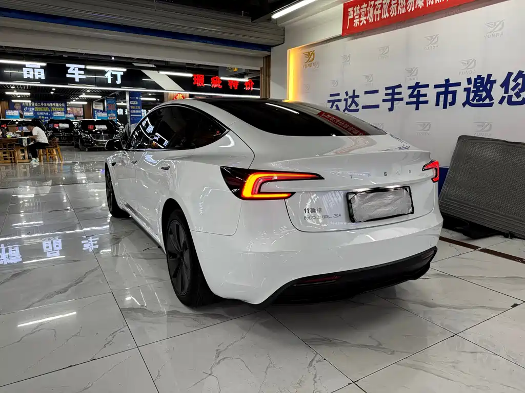 Tesla Model 3 — миниатюра 8