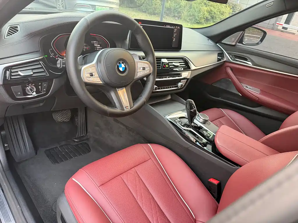 BMW 5 Series — миниатюра 9