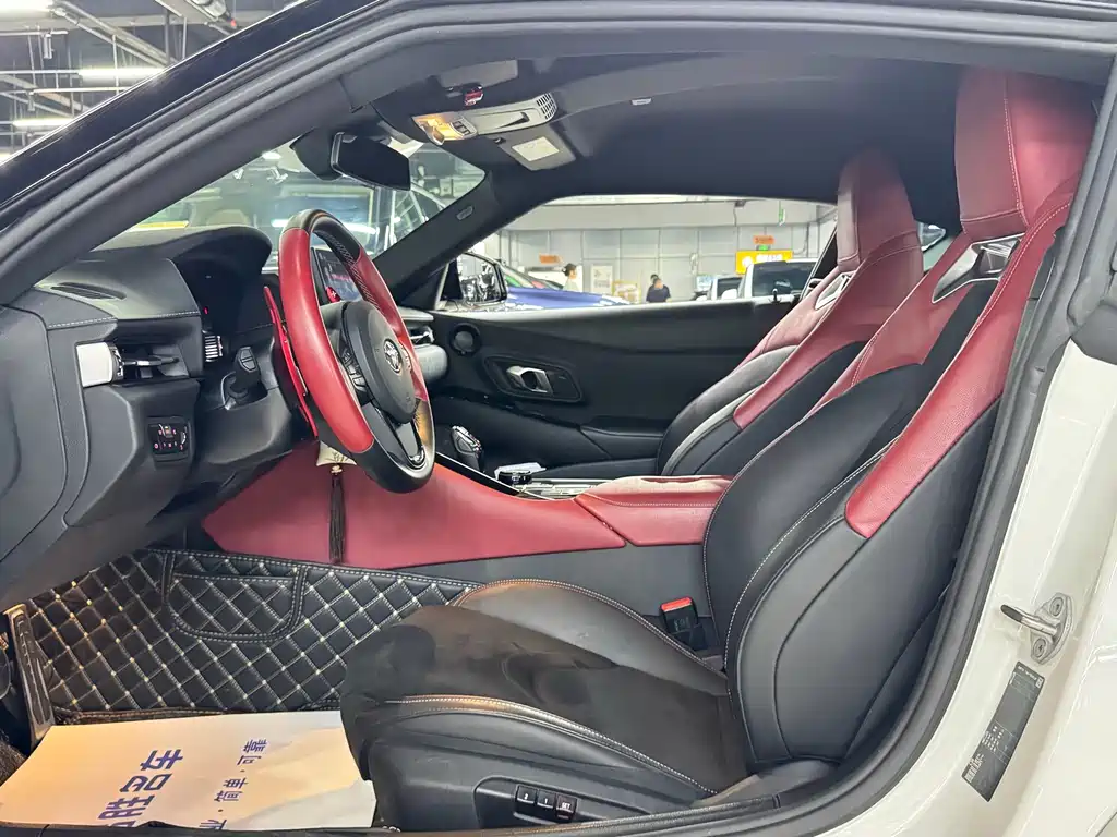 Toyota Supra — миниатюра 8
