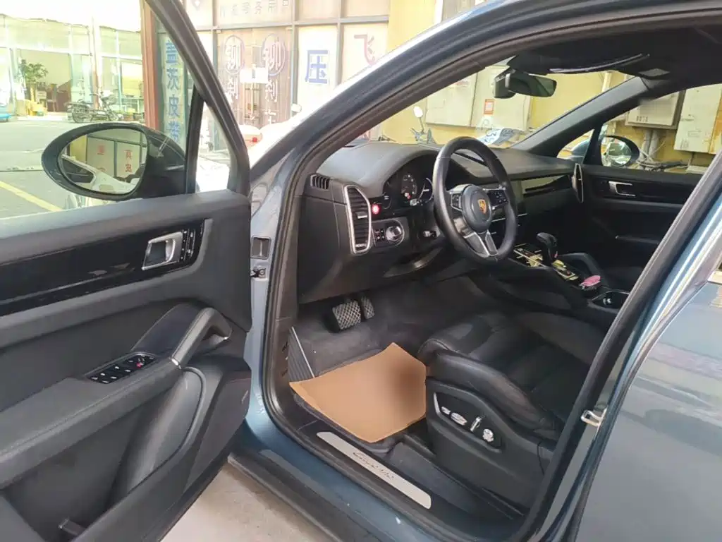 Porsche Cayenne — миниатюра 16