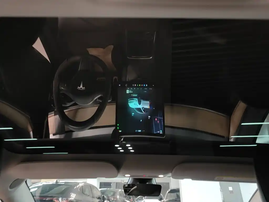 Tesla Model 3 — миниатюра 18