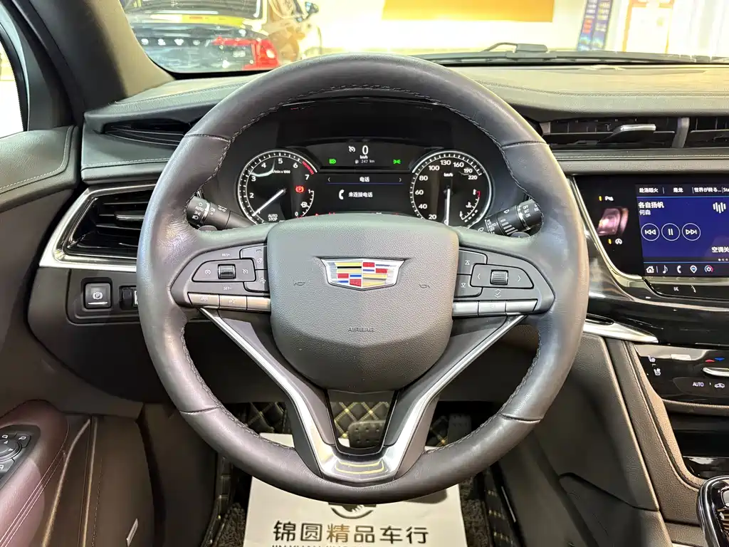 CADILLAC XT6
