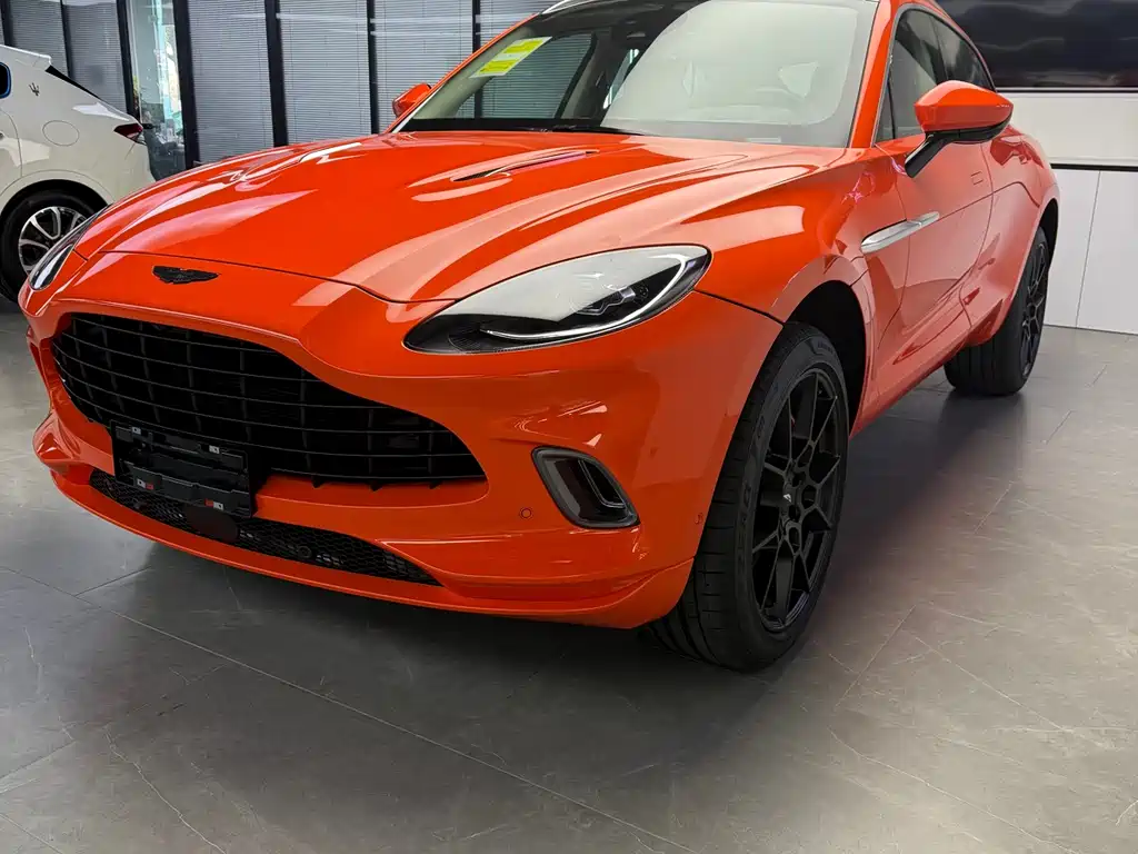 Aston Martin DBX 0