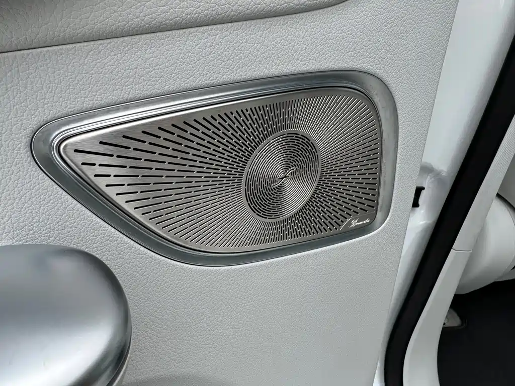 Mercedes-Benz EQE SUV — миниатюра 14