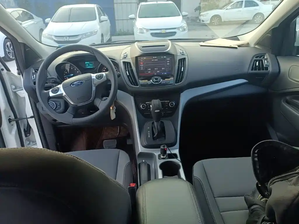Ford Kuga — миниатюра 10