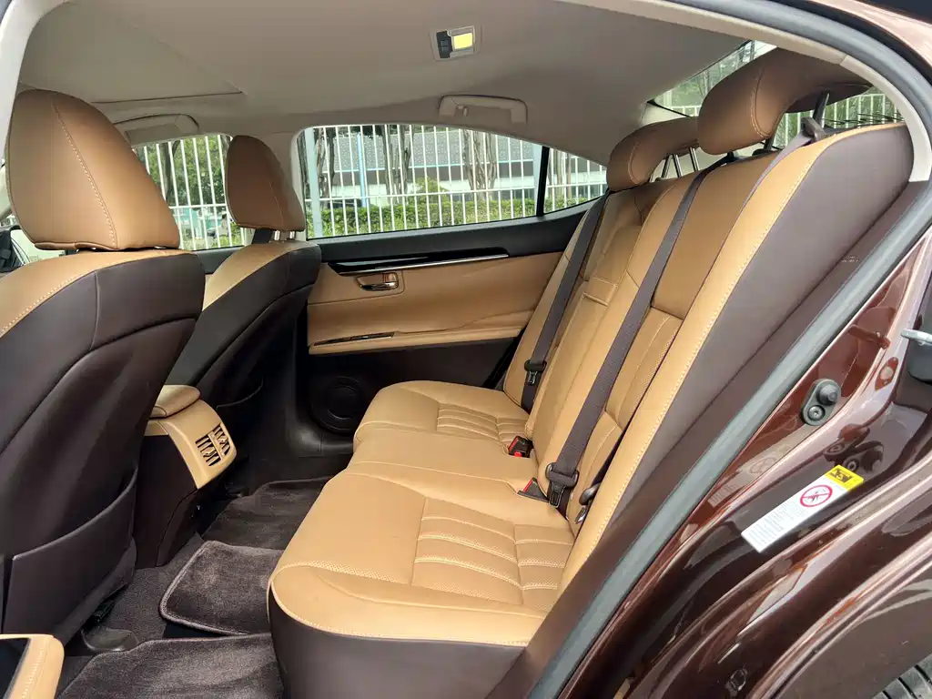 Lexus ES — миниатюра 14
