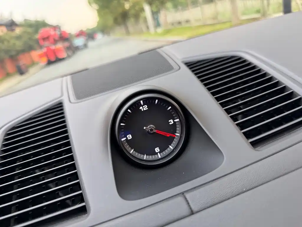 Porsche Cayenne — миниатюра 16
