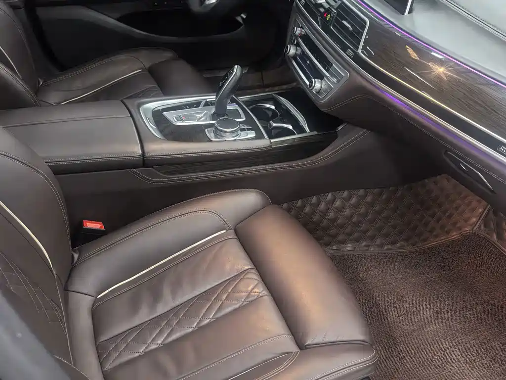 BMW 7 Series — миниатюра 4