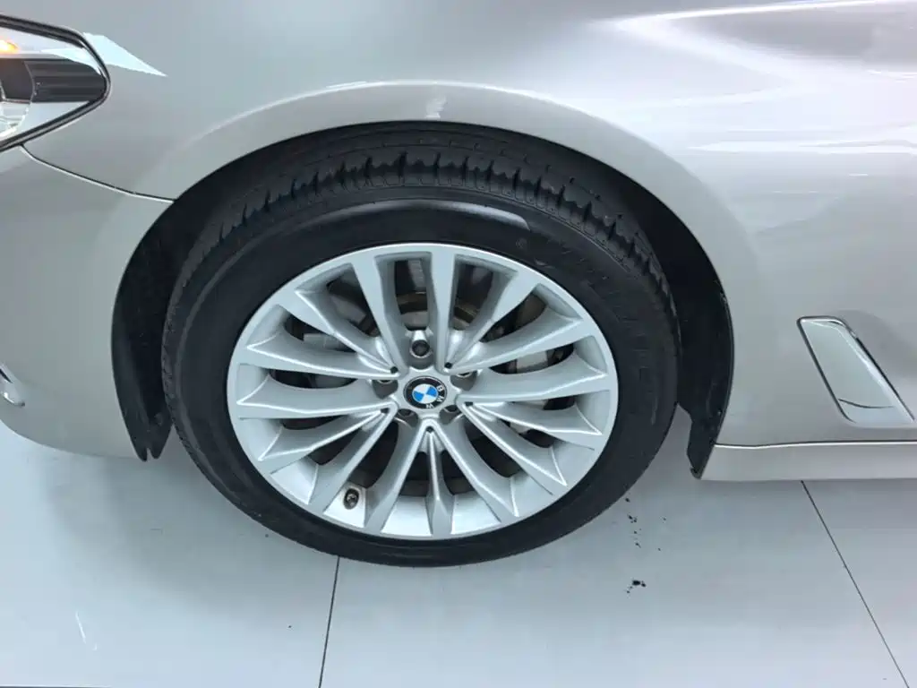 BMW 5 Series — миниатюра 23