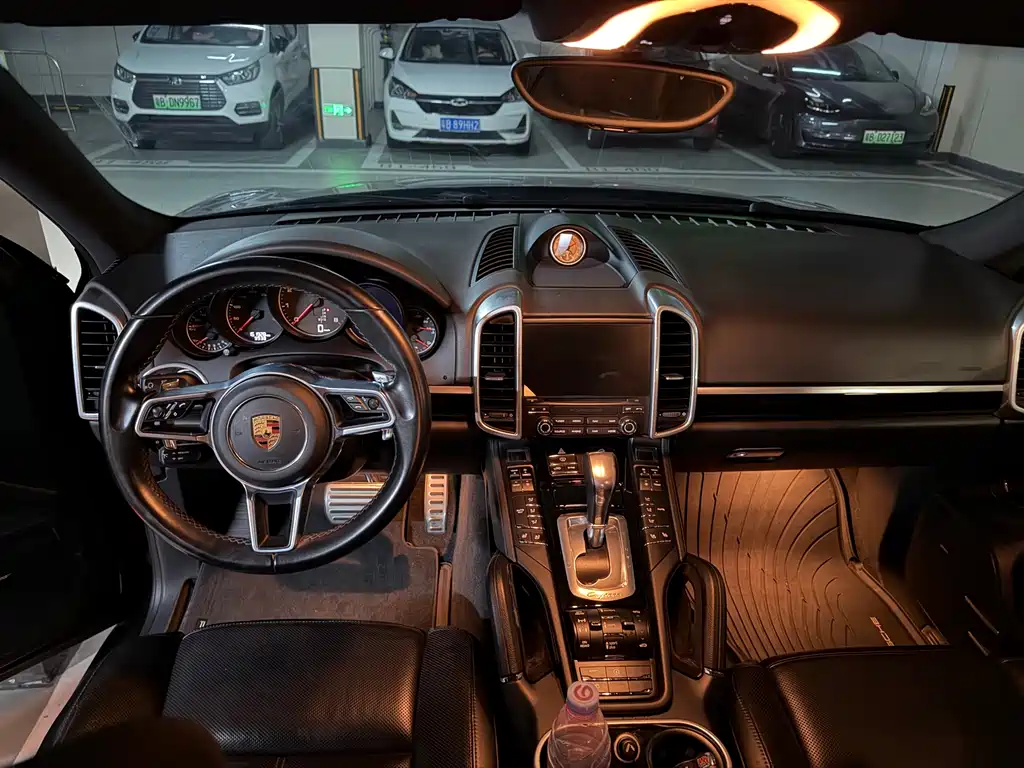 Porsche Cayenne — миниатюра 9