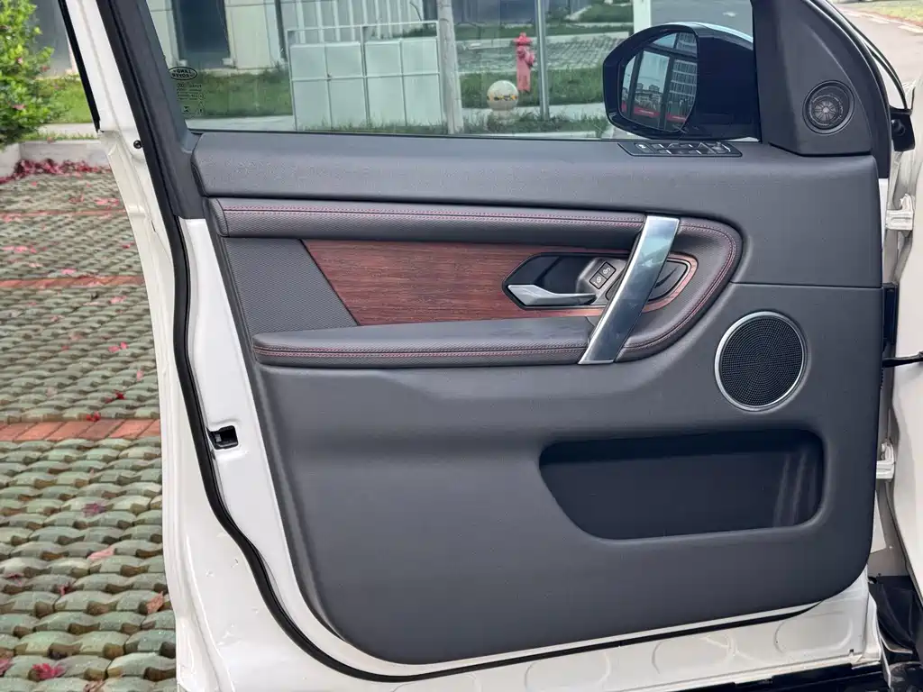 Land Rover Discovery Sport — миниатюра 18