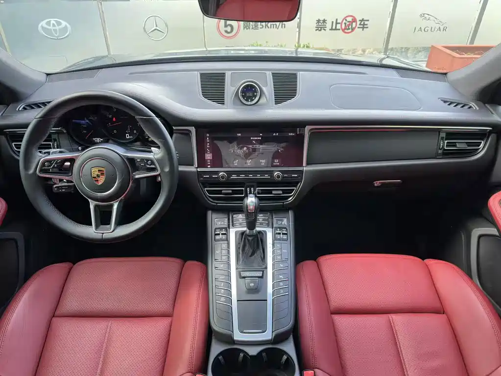 Porsche Macan — миниатюра 13