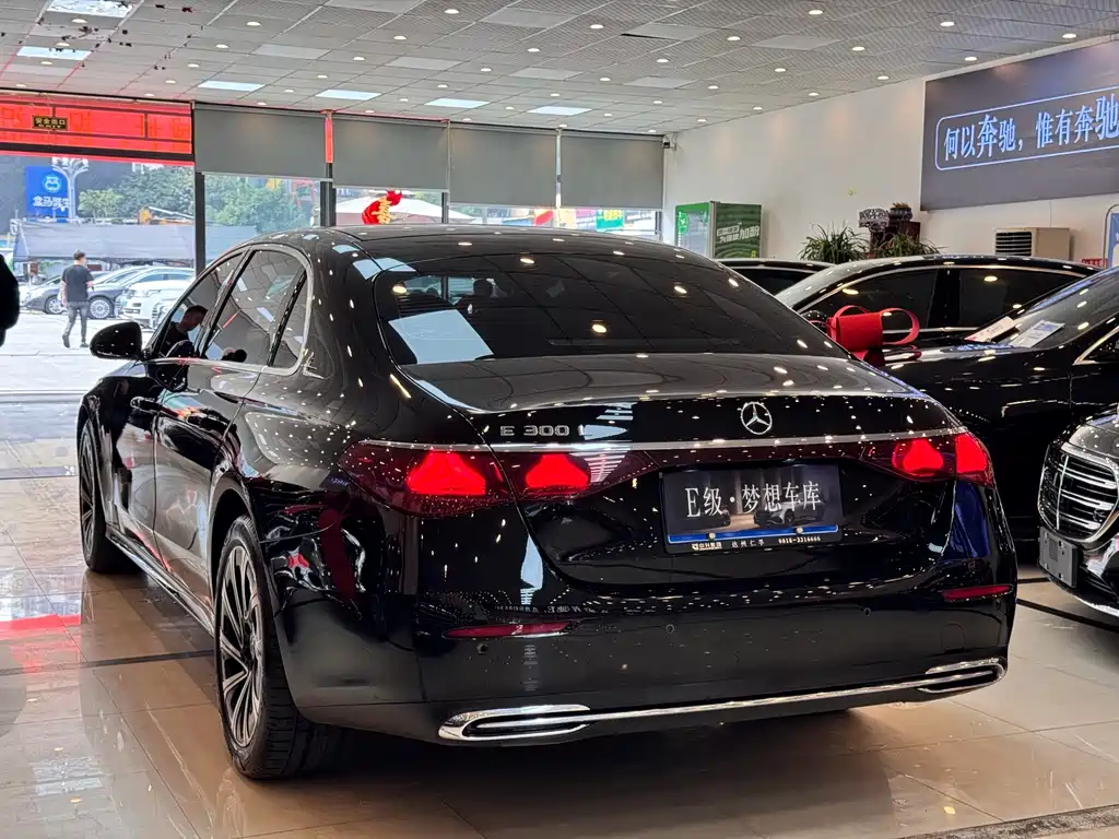 Mercedes-Benz E-Class — миниатюра 6
