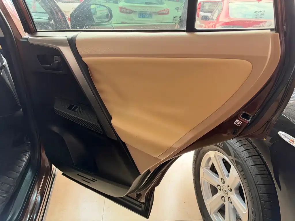 Toyota RAV4 — миниатюра 24