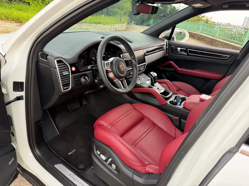 Porsche Cayenne — миниатюра 7