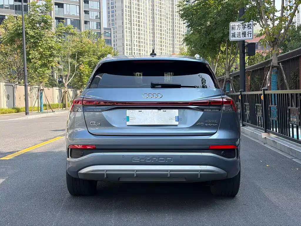 Audi Q4 e-tron — миниатюра 15