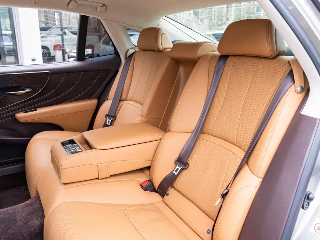 Lexus LS — миниатюра 12