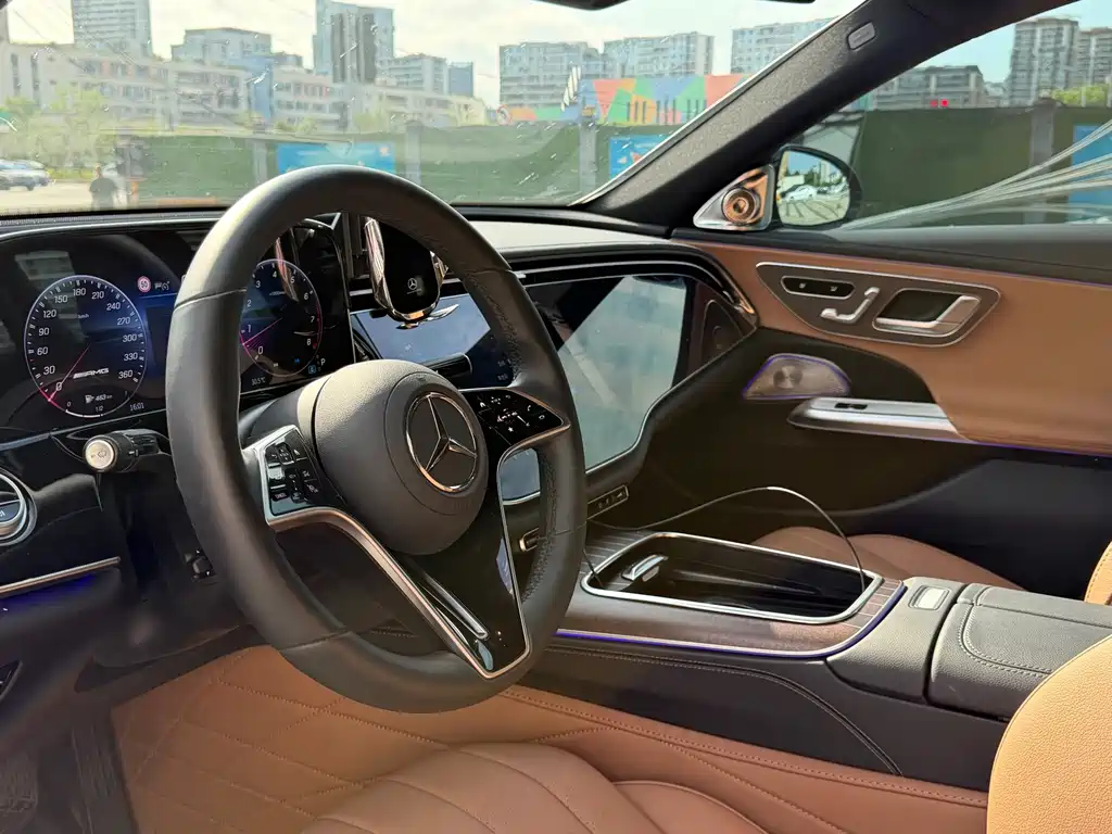 Mercedes-Benz E-Class — миниатюра 9