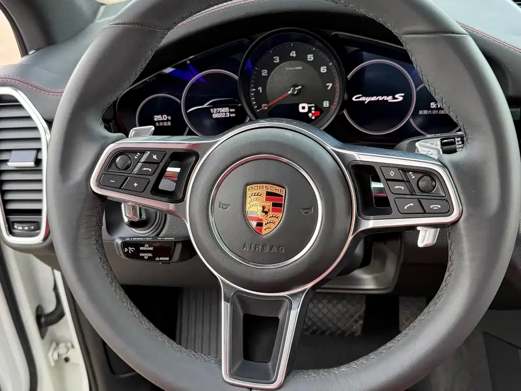 Porsche Cayenne — миниатюра 12