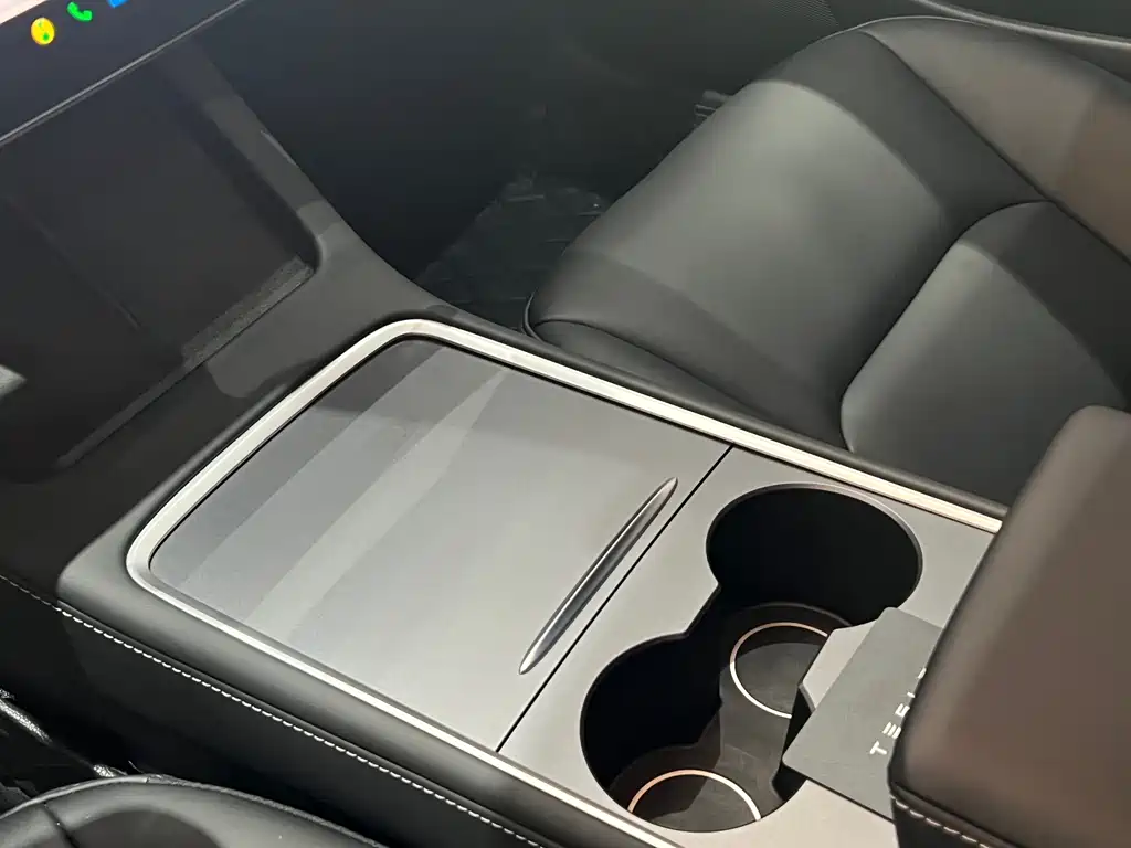 Tesla Model 3 — миниатюра 16