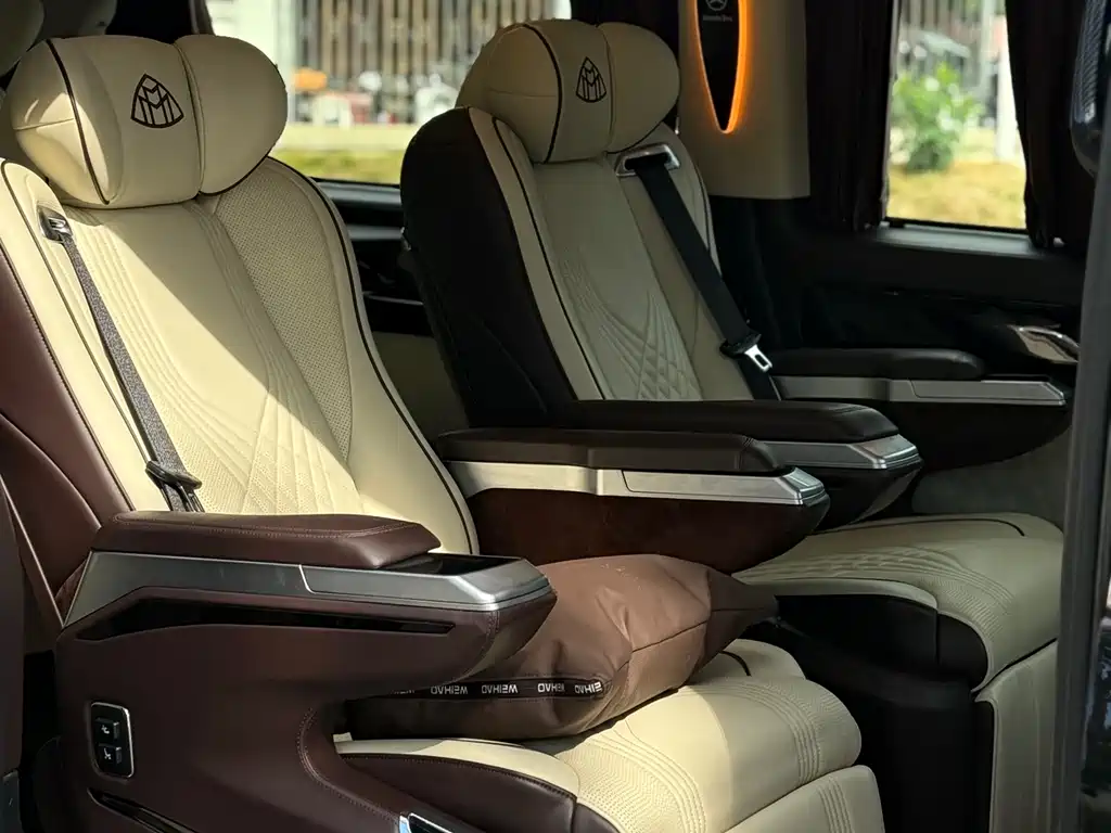 Mercedes-Benz Vito 2023 2.0T Elite 7 мест