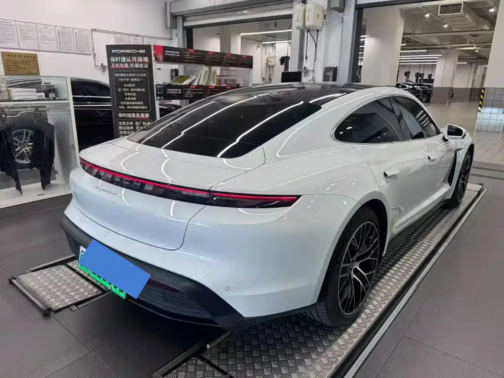 Porsche Taycan — миниатюра 6