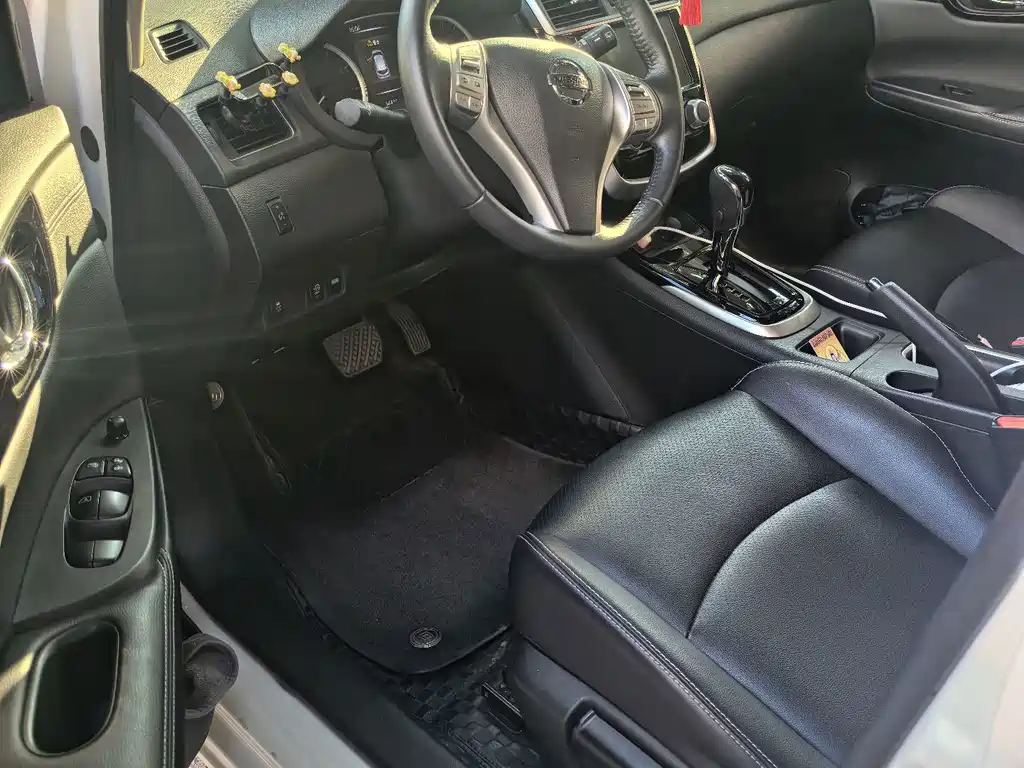 Nissan Tiida — миниатюра 6