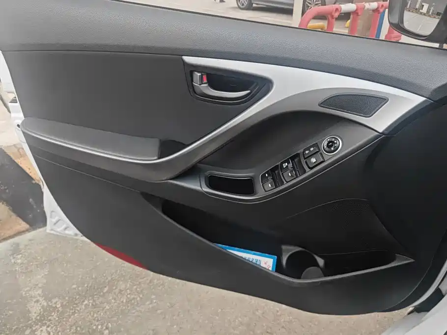 Hyundai Elantra Langdong — миниатюра 7