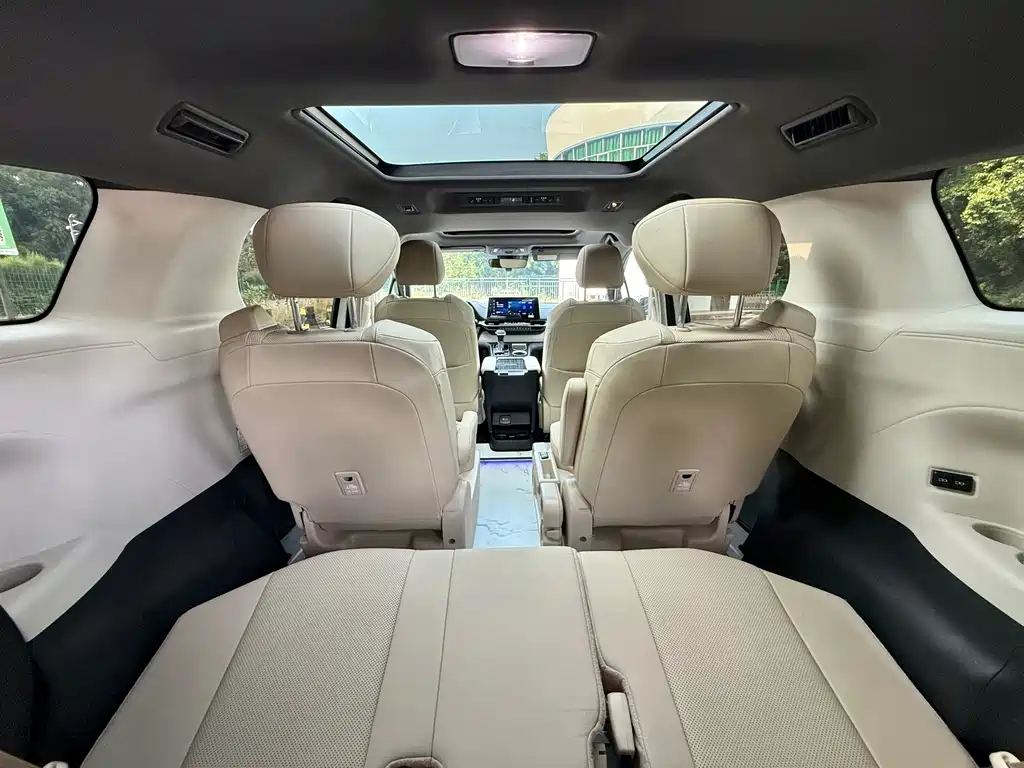 Toyota Granvia — миниатюра 17