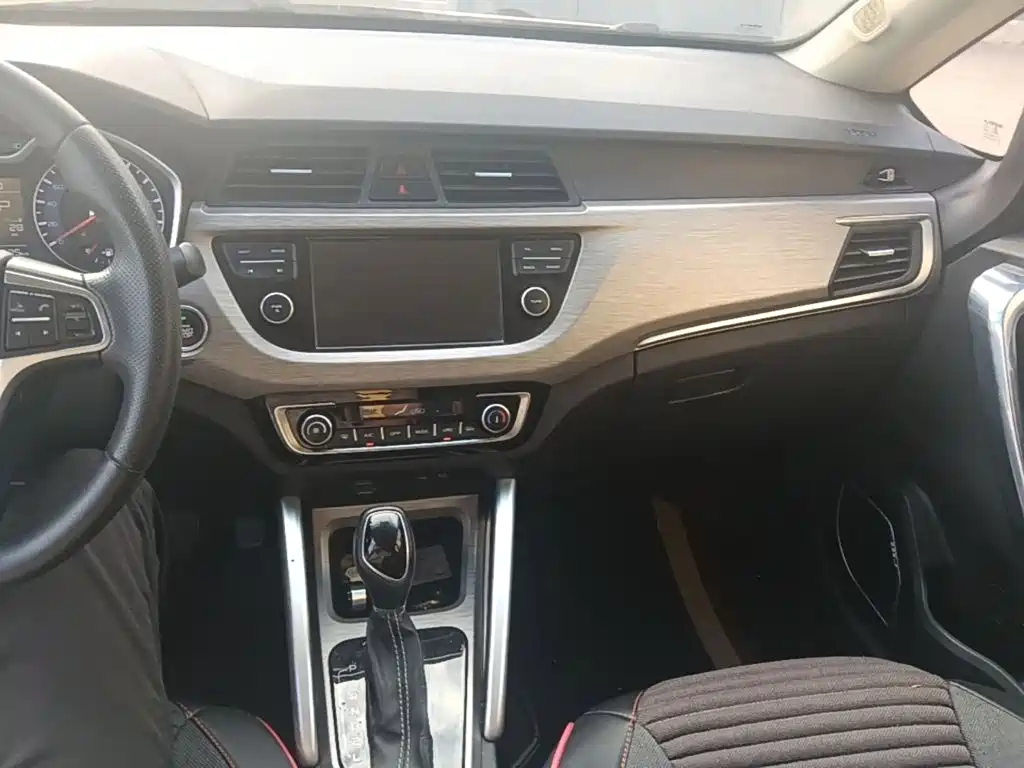 Geely Vision X3 — миниатюра 10