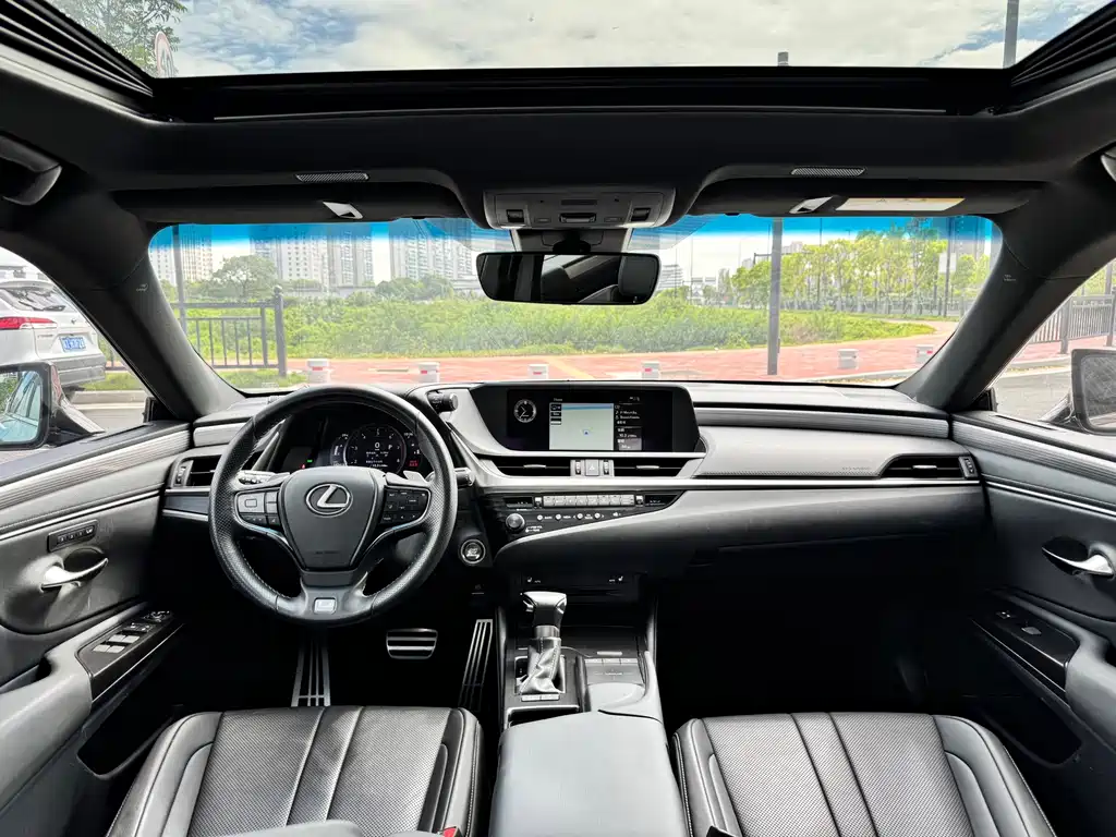 Lexus ES 2018 260 F SPORT V